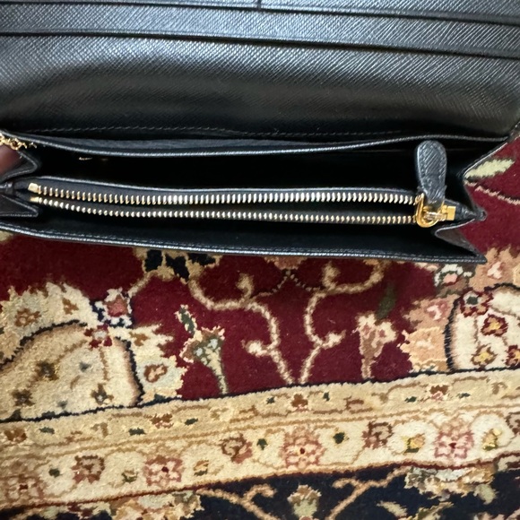🍁SOLD🍁 Prada Saffiano Wallet - Picture 17 of 17